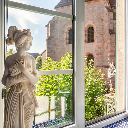 La Maison Des Oeuvres Guest house